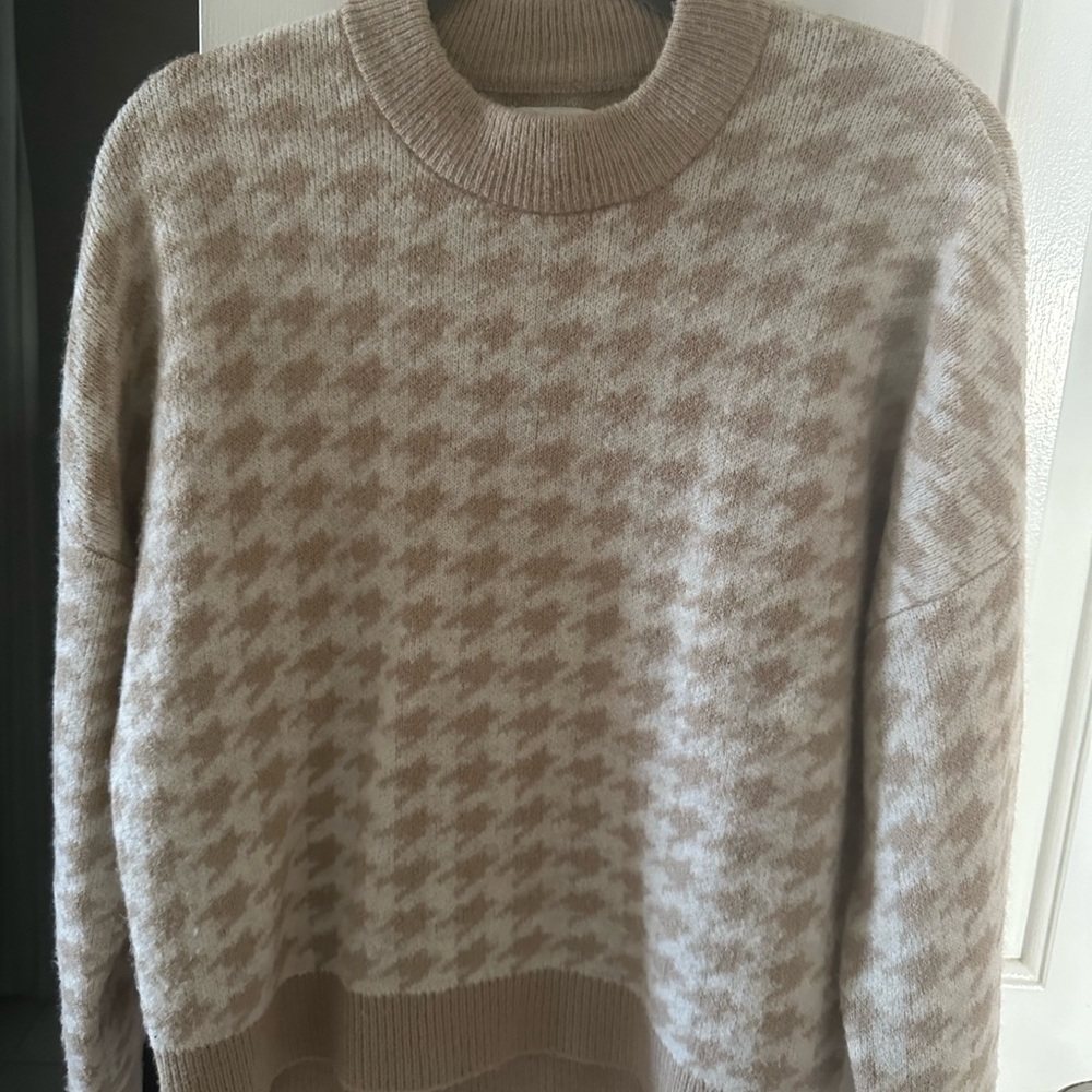 Houndstooth Patterned Sweater